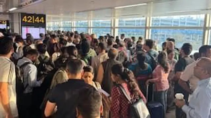 டெல்லியில் புழுதிப் புயல் - விமானப் பயணங்களில் பாதிப்பு