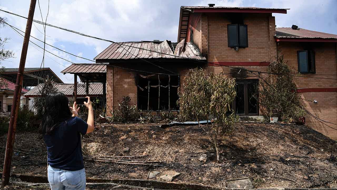 பயங்கரத் தீச் சம்பவத்தினால் பல வீடுகள் சேதம்