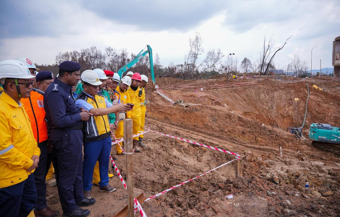 அந்த மண்வாரி இயந்திரம் அடையாளம் காணப்பட்டது