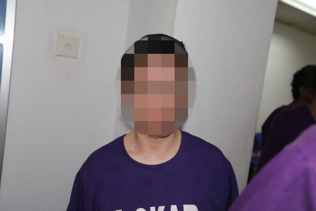 ஆசிரியைக்கு ஆபாசப் படங்கள் - ஆசிரியர் கைது