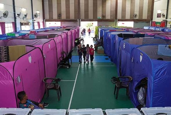 ஜோகூர் வெள்ளம்: நிவாரண மையத்தில் தங்கியவர்களின் எண்ணிக்கை சற்று குறைகிறது