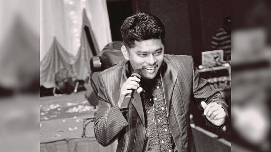 தனது தாயாருடன் பிரபல கலைஞர் சிவகுமார் 11 ஆவது மாடியிலிருந்து விழுந்து மரணம்