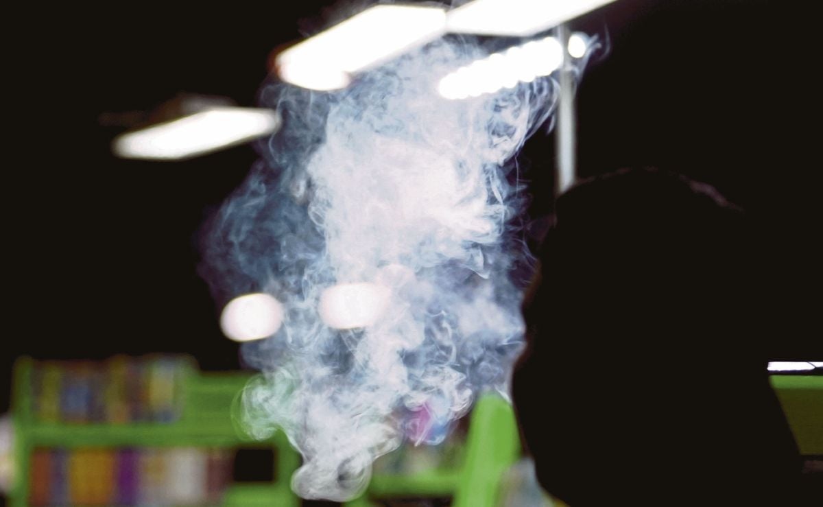 கெடா மின் சிகரெட் விற்பனைக்குத் தடை விதிக்க பரிசீலிக்கிறது