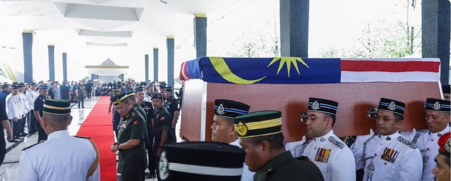 பஹாங் மாநிலக் கொடி அரைக் கம்பத்தில் பறக்க விடப்படும்