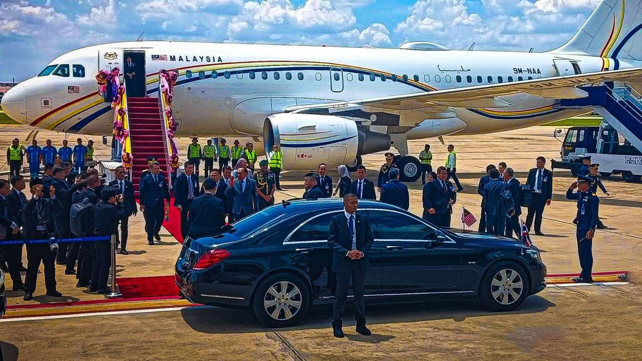 டத்தோ ஶ்ரீ அன்வார் பேங்காக் சென்றடைந்தார்