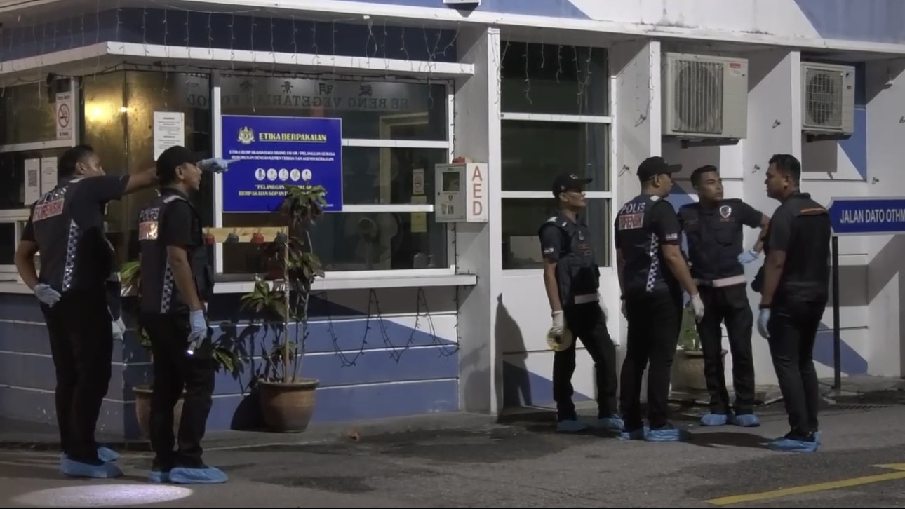 போலீஸ்காரர் சொந்தமாகச் சுட்டுக் கொன்றது, விசாரணை நடைபெறுகிறது