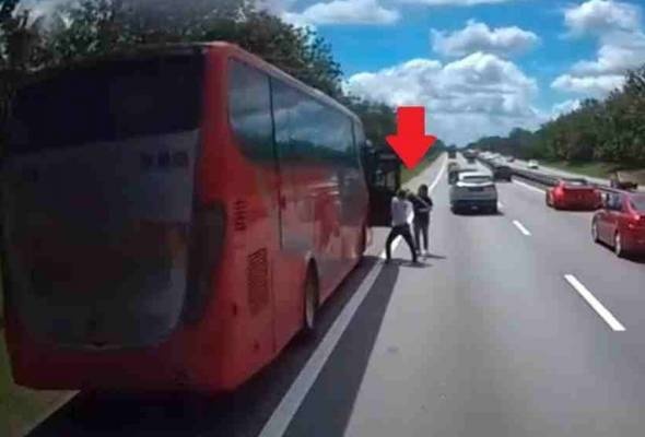 பேருந்து ஓட்டுநர் தாக்கப்பட்ட சம்பவம், இருவரைப் போலீஸ் தேடுகிறது