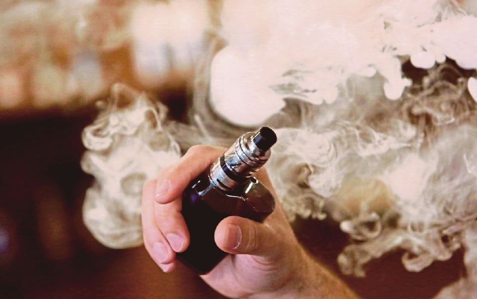 மின்னியல் சிகரெட்டுக்குத் தடை விதிக்கப்படலாம்