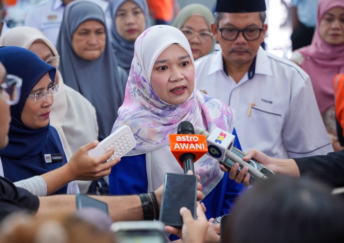 புத்ரா ஹைட்ஸ் வெடிப்புச் சம்பவத்தில் பாதிக்கப்பட்ட மாணவர்களுக்கும் ஆசிரியர்களுக்கும் தலா 1000 ரிங்கிட் உதவி நிதி – அறிவித்தார் பாஃட்லீனா சீடேக்