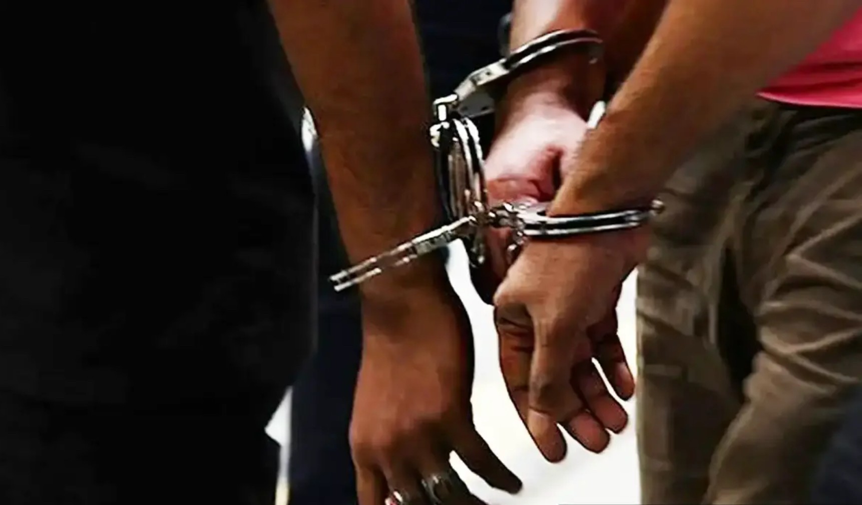 பட்டாசு விற்பனை வளாகத்தில் சண்டை - 10 பேர் கைது