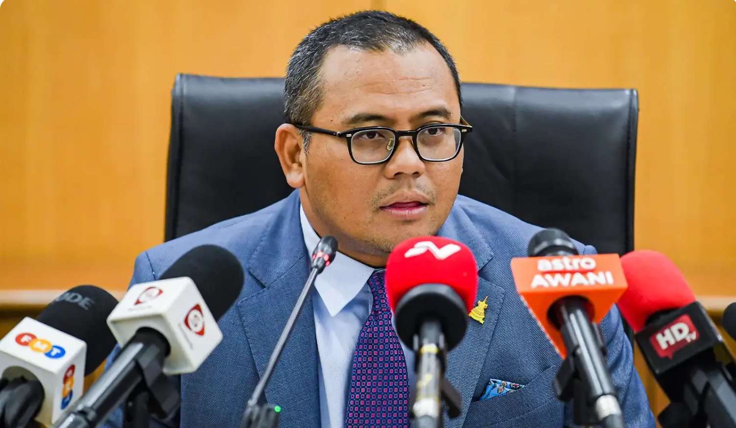 பள்ளிவாசல் நிலத்தில் கட்டப்பட்ட வழிபாட்டுத் தலம் இடிக்கப்படும் – அமிருடின் ஷாரி திட்டவட்டம்!