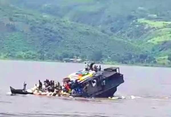 காங்கோவில் படகில் தீ பற்றி 50 பேர் உயிரிழந்த சோகம்
