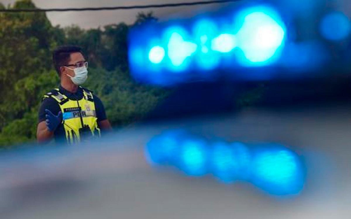 நகைக்கடையில் துப்பாக்கி முனையில் நகைகள் கொள்ளை