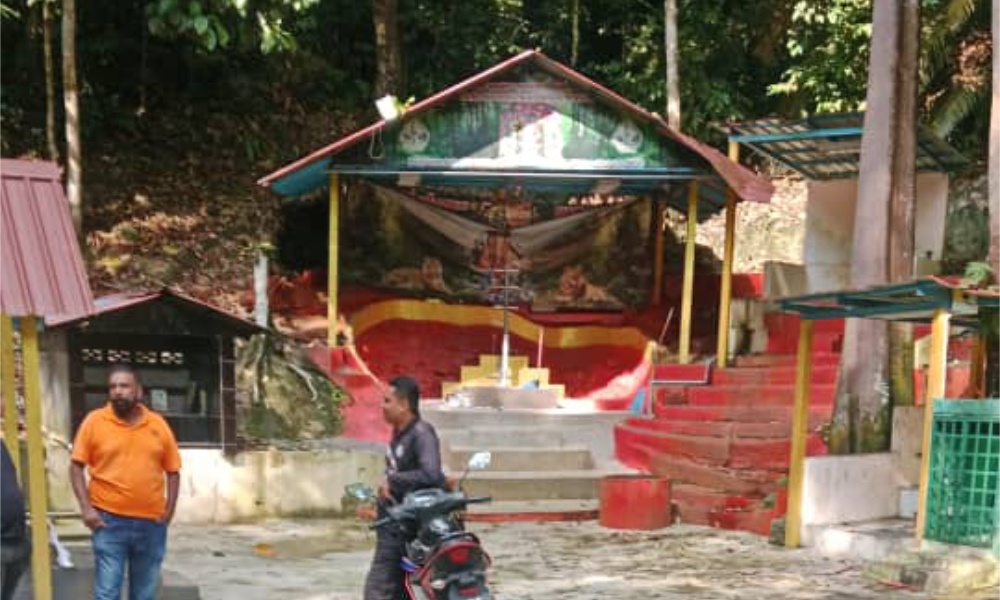 கோவில் சிலைகளை உடைப்பதைத் தடுத்தால் தலையை வெட்டி விடுவேன்: ஆடவர் மிரட்டியதாகப் போலீசில் புகார்