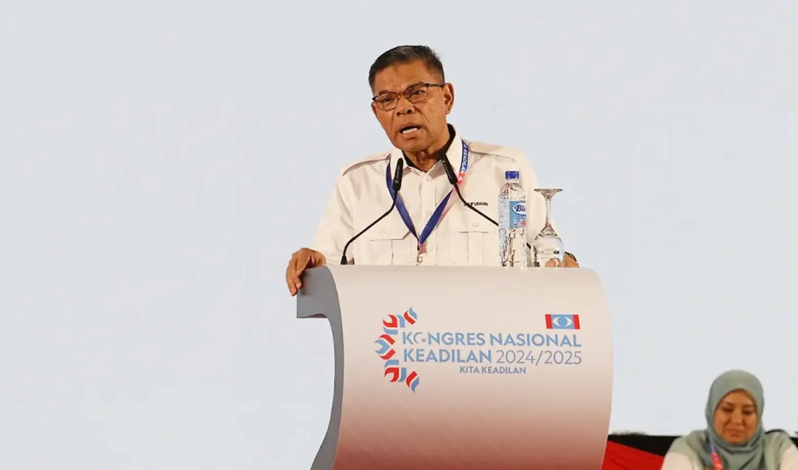 அன்வார், நூருல் இஸாவிற்கு மட்டும் அல்ல, அனைவருக்கும் தந்தை ஆவார்: சைஃபுடின் கூறுகிறார்