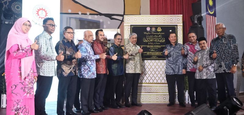 துன் அப்துல்லா அஹ்மாட் படாவி என பெயர் மாற்றம்