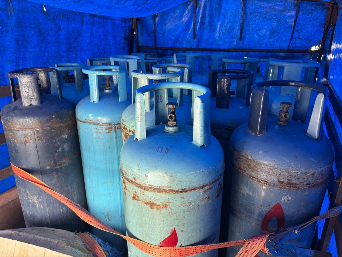 103 சிலிண்டர்கள் பறிமுதல்