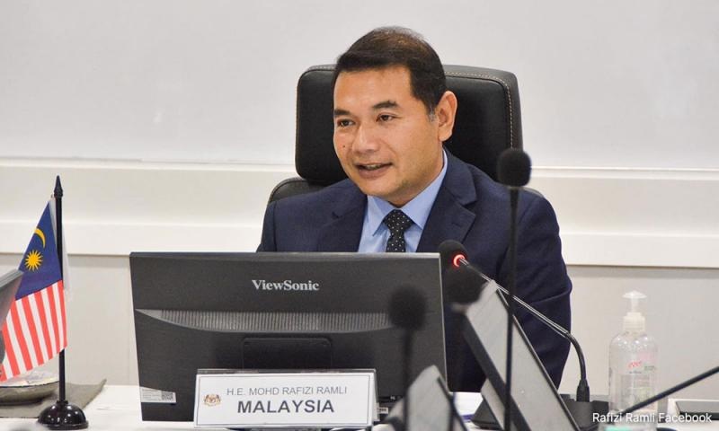 அமைச்சுப் பணிக்கு திரும்பினார் ரபிஃஸி ரம்லி