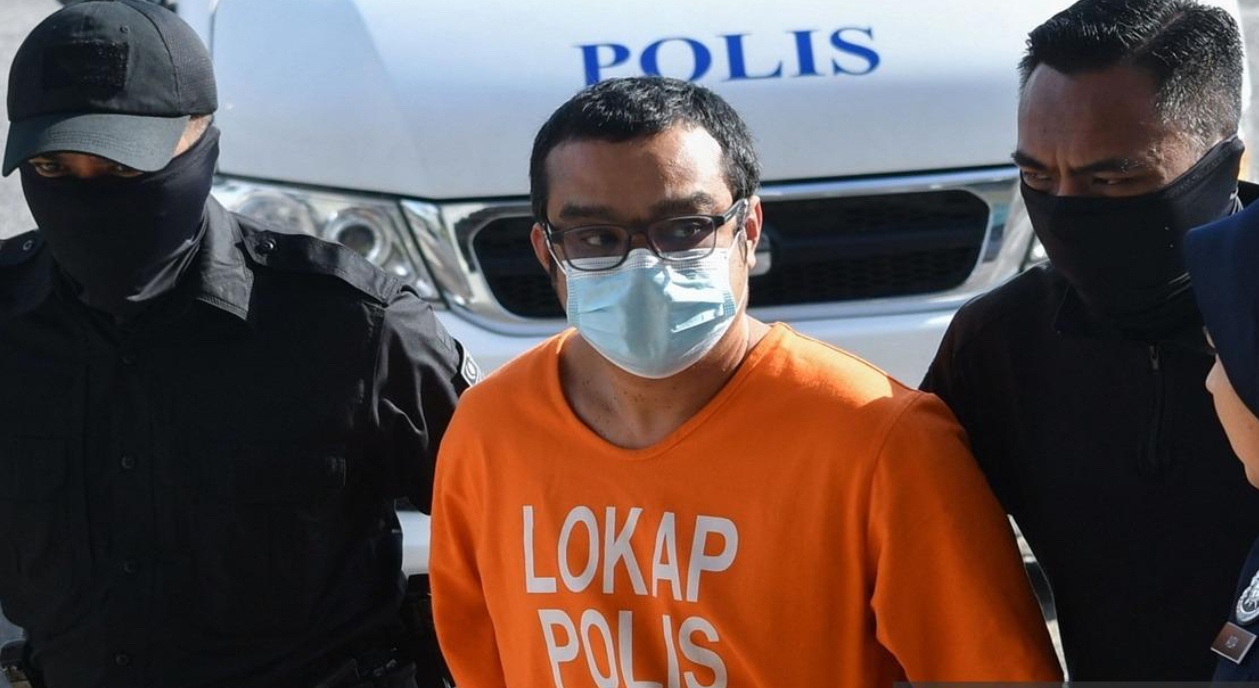 குற்றச்சாட்டை மறுத்து விசாரணை கோரினார் ஆசிரியர்