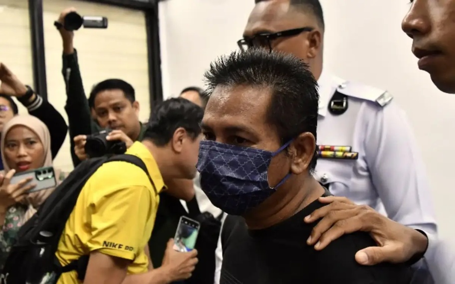 எப்ஃஆர்யூ பிரிவைச் சேர்ந்த 9 போலீஸ்காரர்களுக்கு மரணம் விளைவித்ததாக லோரி ஓட்டுநர் மீது குற்றச்சாட்டு