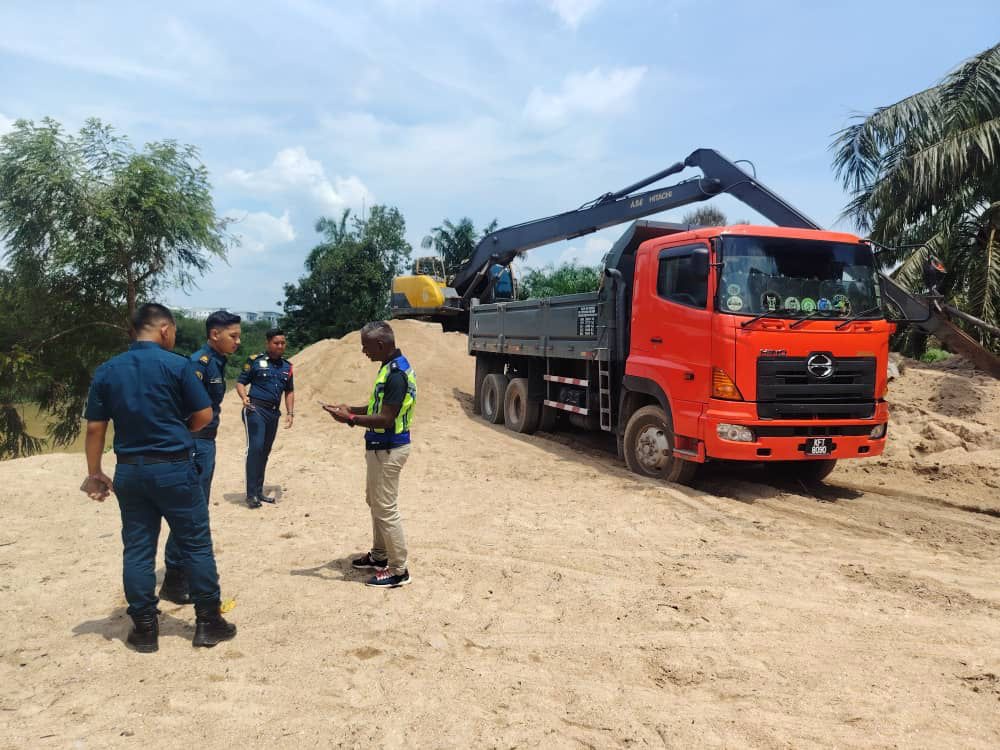 கெடாவில் சட்டவிரோத மணல் கடத்தல் தடுப்பு