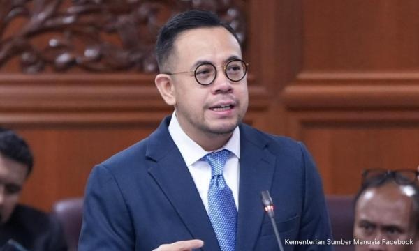 பணி ஓய்வு பெறும் வயது வரம்பை 65 ஆக உயர்த்துவது ஆராயப்படுகிறது