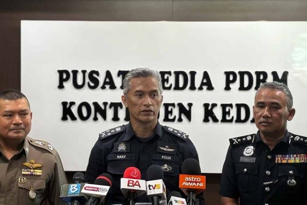 3 கொள்ளையர்கள் சுட்டுக் கொல்லப்பட்டனர்