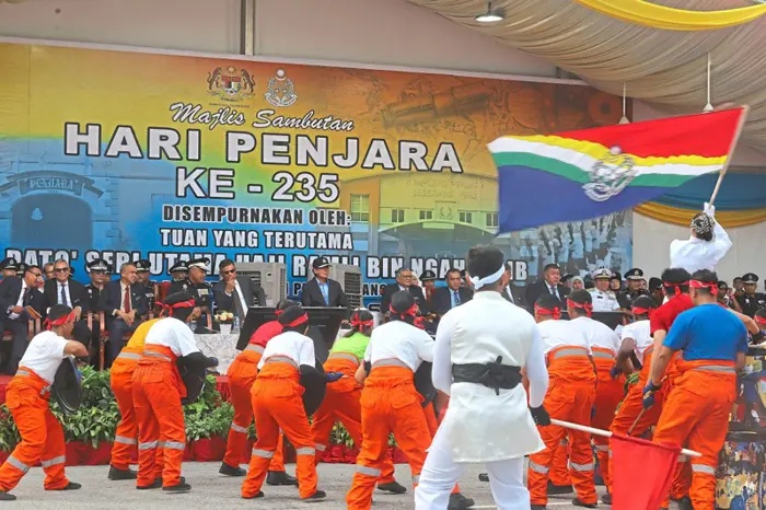 சட்டத் துறையின் ஆய்வில் உள்ளது