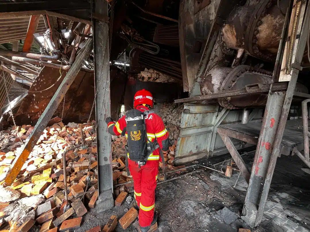 பொய்லர் இயந்திரம் வெடித்ததில் நால்வர் காயம்