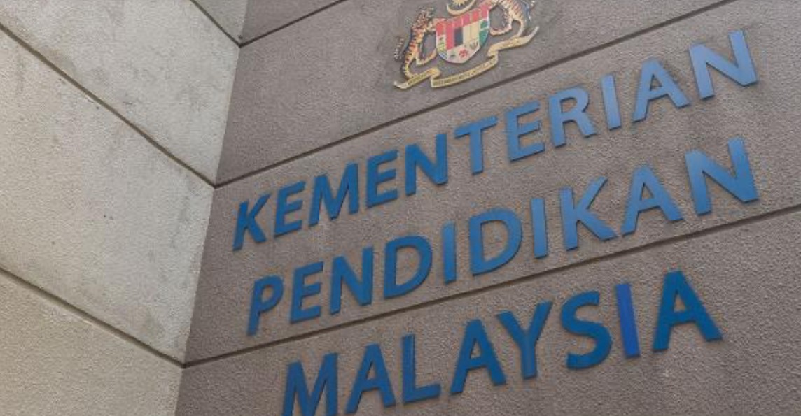 ஜாலோர் கெமிலாங்கில் நிகழ்ந்த தவறு - தேர்வு வாரிய இயக்குநர், அதிகாரிகள் மாற்றப்பட்டனர்