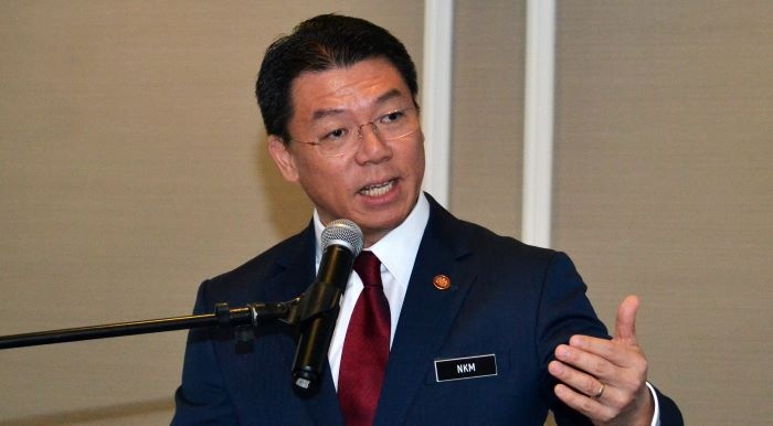 அமெரிக்கா-சீனா வர்த்தக நெருக்கடியைச் சமாளிக்க எதிர்க்கட்சிகள் அரசியல் வேறுபாடுகளை ஒதுக்கி வைக்க வேண்டும்