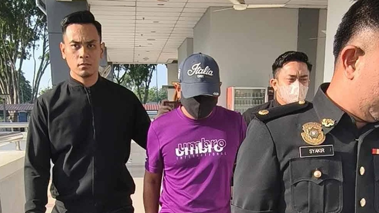 விளையாட்டுத்துறை உதவி இயக்குநர் மீது குற்றச்சாட்டு