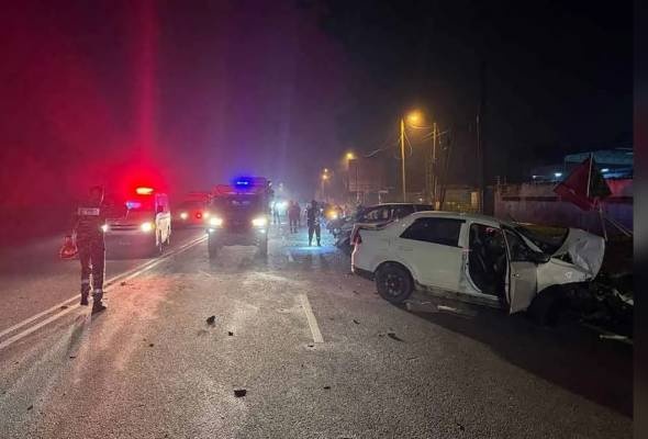 விபத்தில் 10 வயது சிறுவன் உயிரிழந்தான், இதர பத்து பேர் காயம்