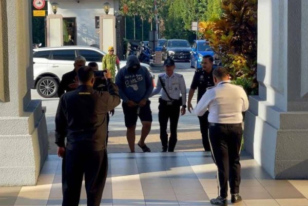 நவாரா வாகன ஓட்டுநருக்கு 30 நாள் சிறை