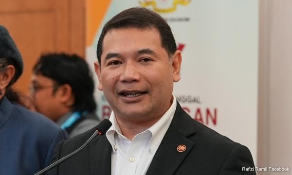 அமைச்சர் பதவியிலிருந்து விலகினார் ரஃபிஸி ரம்லி