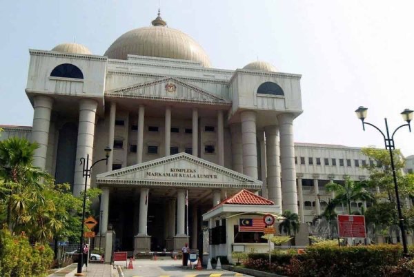 இந்தியப் பிரஜை மீது நம்பிக்கை மோசடிக் குற்றச்சாட்டு