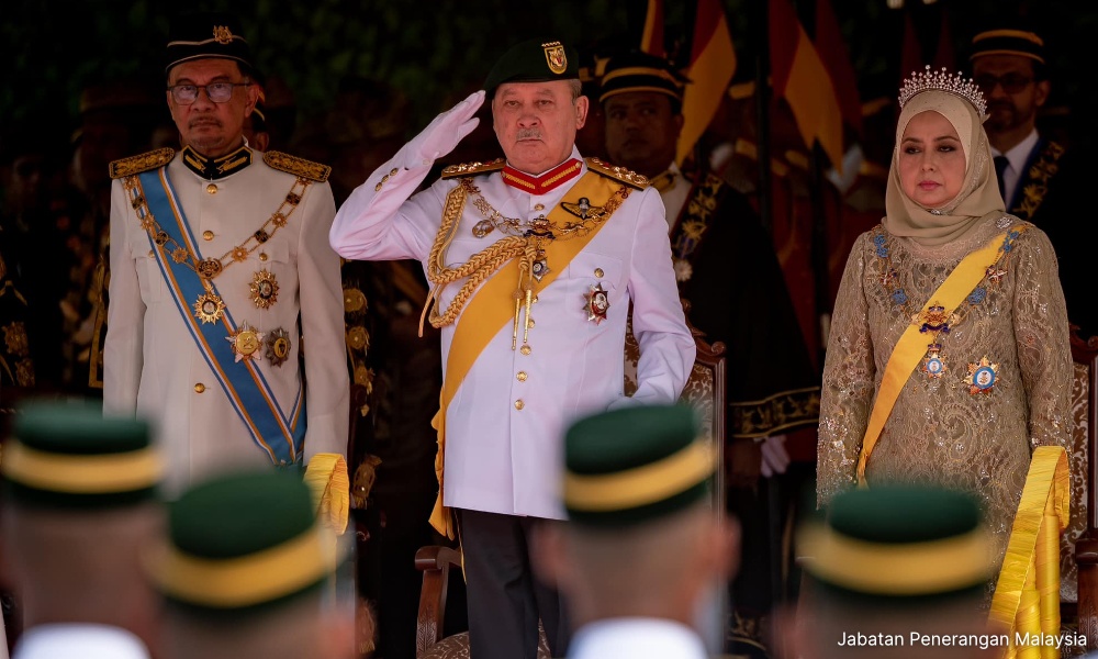 உலகத் தீயணைப்பு வீரர்கள் நாளை முன்னிட்டு பேரரசர் தம்பதியர் வாழ்த்து