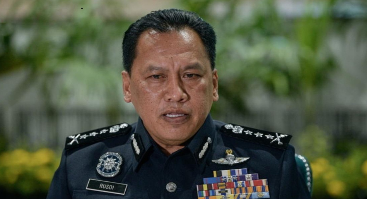 பமேலா லிங்கைக் கடத்தியவர் போலீஸ் சீருடையில் காணப்பட்டார்