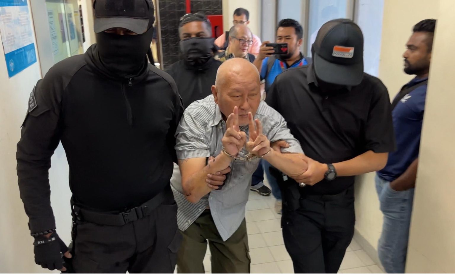 நண்பரைக் கத்தியால் குத்திக் கொன்றதாக முதியவர் மீது குற்றச்சாட்டு