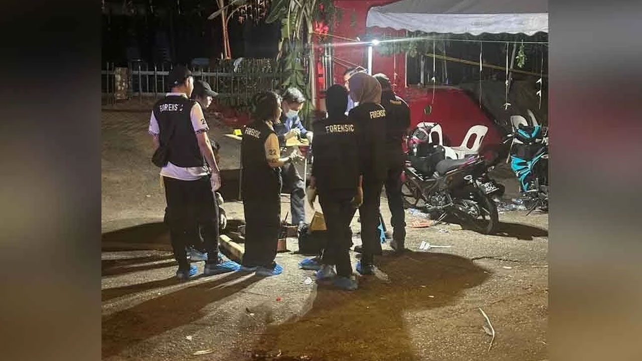 கோவில் முன்புறம் பாதுகாவலர் வெட்டிக் கொல்லப்பட்டார்