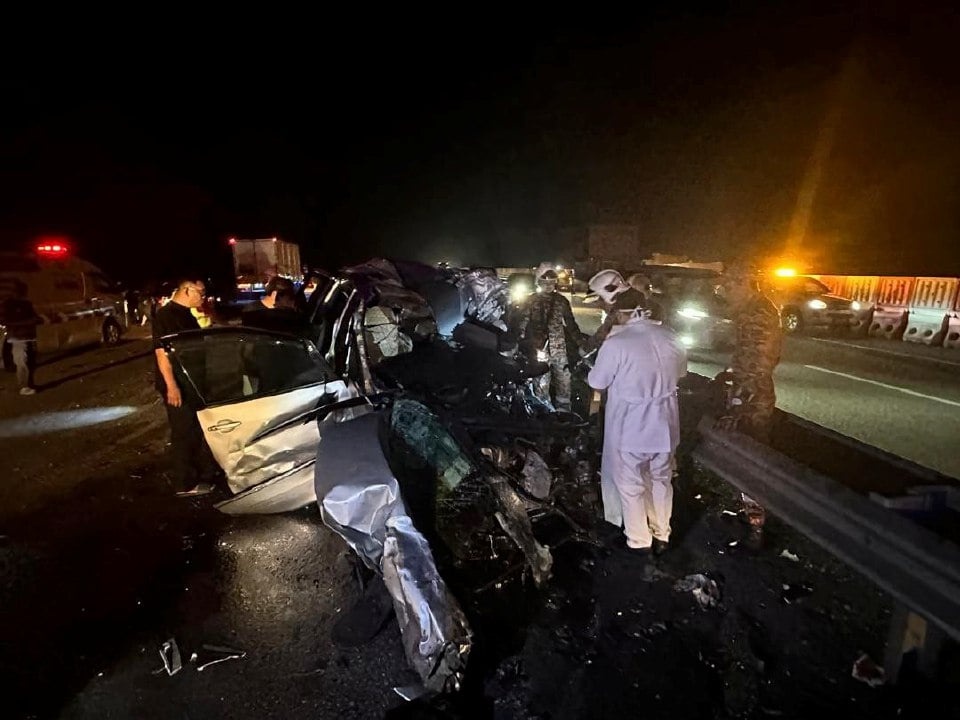 விபத்தில் இரண்டு பெண்கள் பலி, இதர நால்வர் காயம்