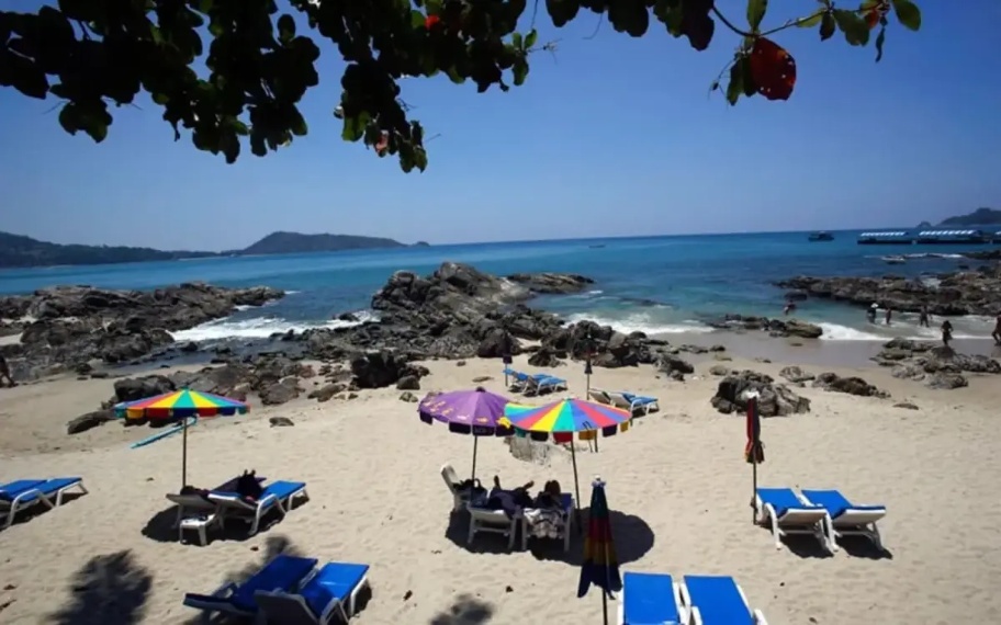 புக்கேட் தீவில் ஹோட்டல் கட்டடத்திலிருந்து விழுந்து மலேசியர் மரணம்