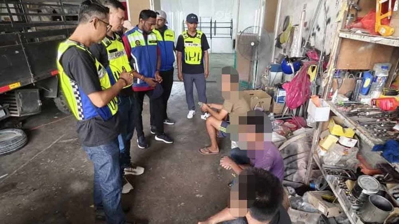 16 தொழிலாளர்கள் மீட்கப்பட்டனர்