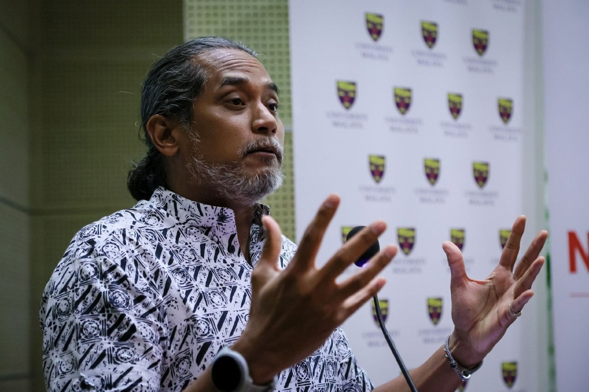 அரசியலுக்குத் திரும்பவோ, எந்தக் கட்சியிலும் இணையவோ தற்போதைக்குத் திட்டமில்லை