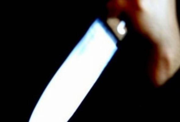 11 வயது மகனை தந்தை கத்தியால் குத்தினார்