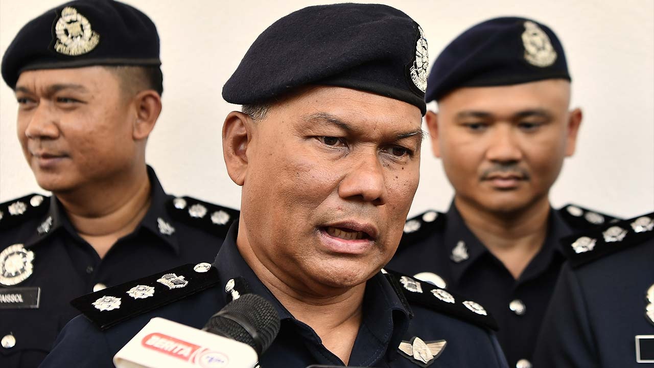 இன்னும் 3 போலீஸ்காரர்கள் தீவிரக் கண்காணிப்பில் உள்ளனர்