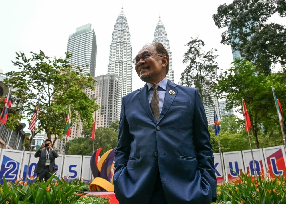 டத்தோஸ்ரீ அன்வார் நாளை சிங்கப்பூர் செல்கிறார்