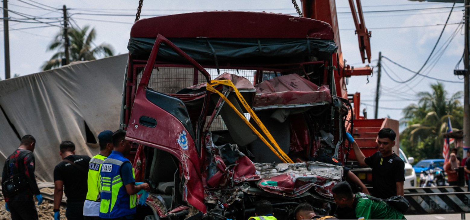 லோரி நிறுவனத்தின் லைசென்ஸ் ரத்து