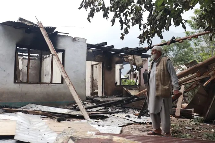 எல்லையில் நள்ளிரவில் வாலாட்டிய பாகிஸ்தானுக்கு இந்திய ராணுவம் மீண்டும் பதிலடி