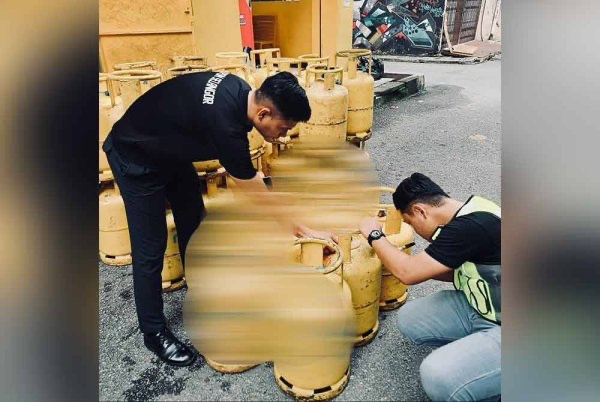 ஓப்ஸ் காசாக்கில் மானிய விலையில் விற்கப்படும் 90 எல்பிஜி திரவக் கலன்கள் பறிமுதல்